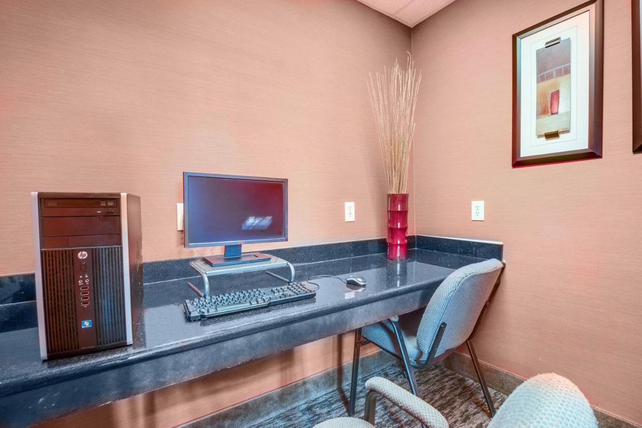 Hotel Baymont By Wyndham Houston North Extérieur photo
