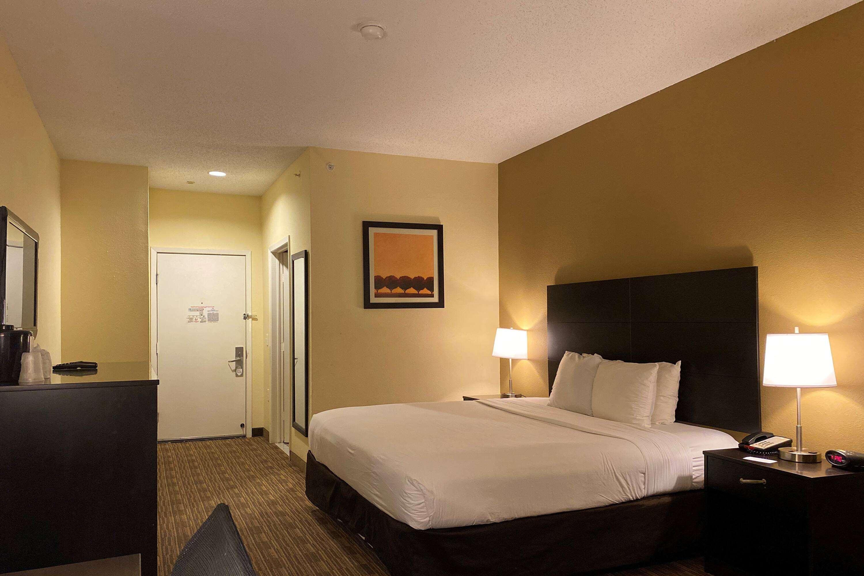 Hotel Baymont By Wyndham Houston North Extérieur photo
