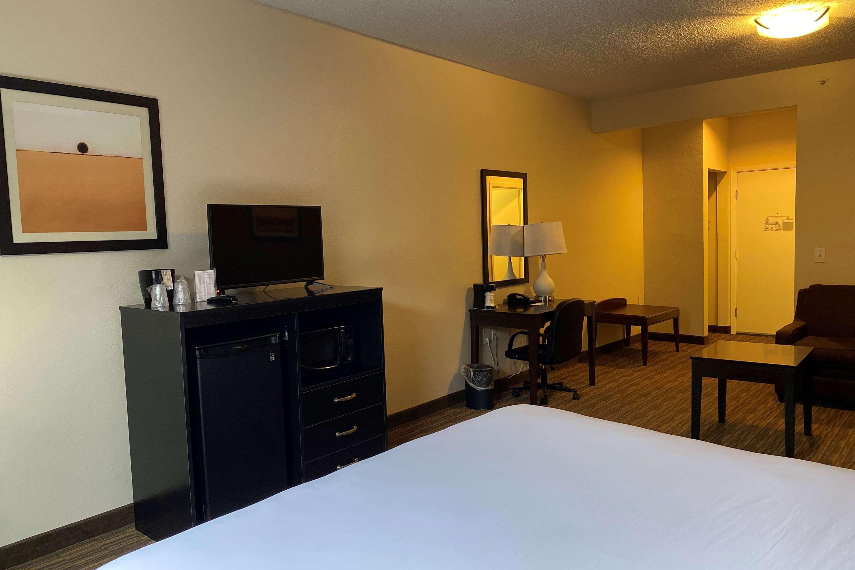 Hotel Baymont By Wyndham Houston North Extérieur photo