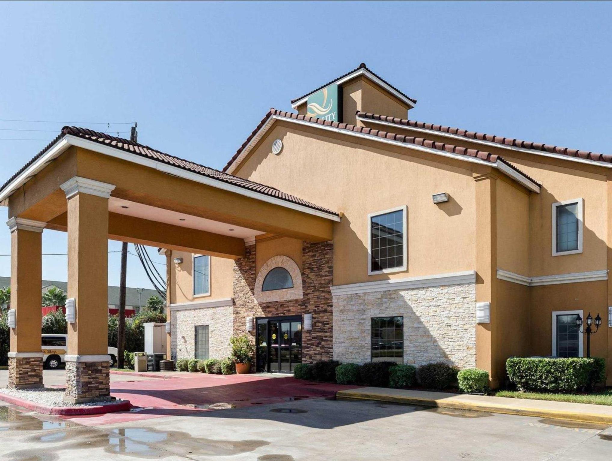 Hotel Baymont By Wyndham Houston North Extérieur photo