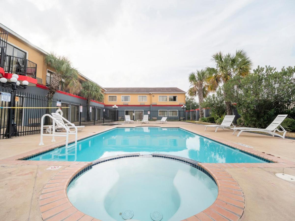 Hotel Baymont By Wyndham Houston North Extérieur photo
