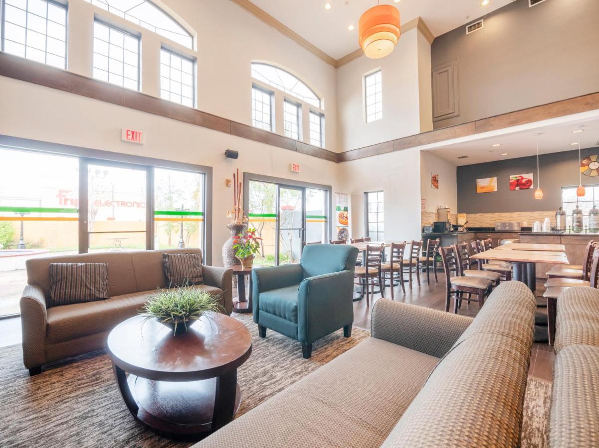 Hotel Baymont By Wyndham Houston North Extérieur photo