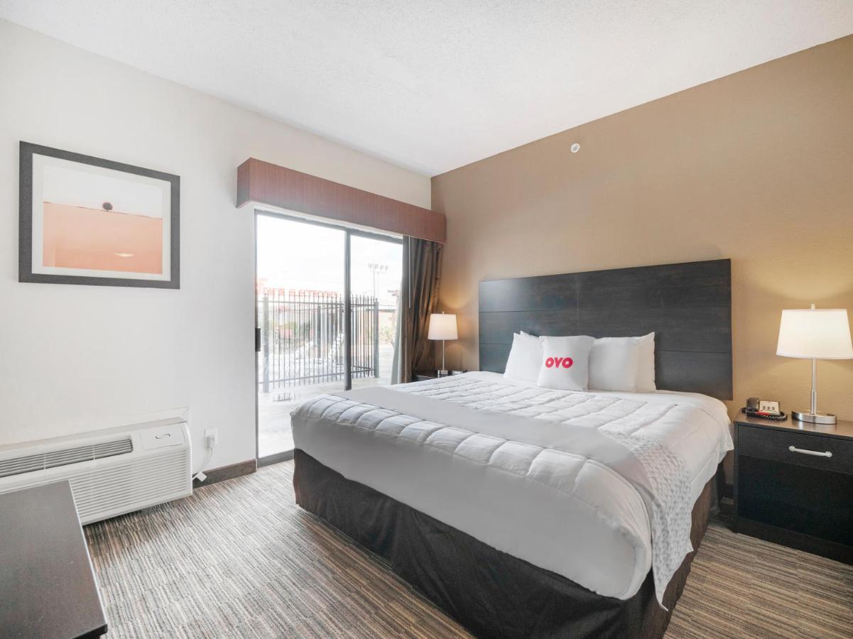 Hotel Baymont By Wyndham Houston North Extérieur photo