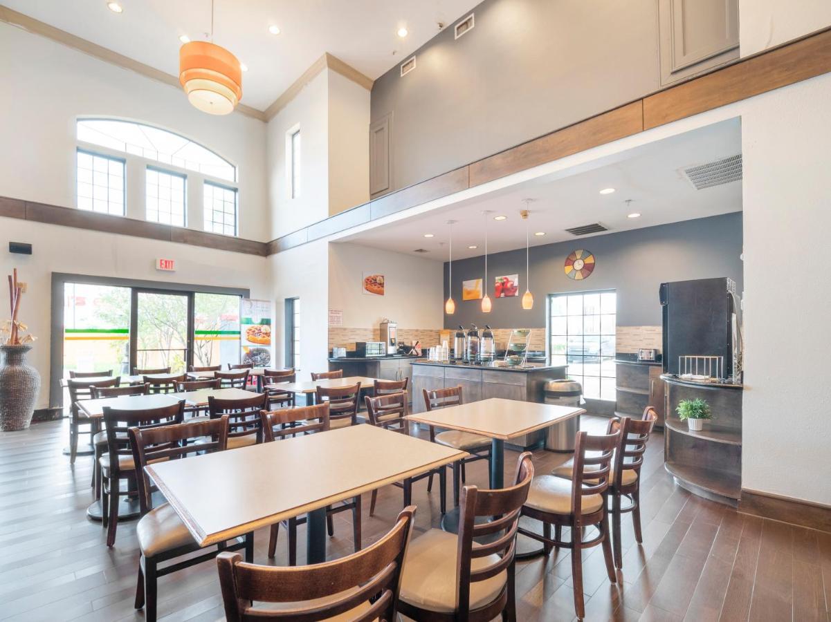 Hotel Baymont By Wyndham Houston North Extérieur photo