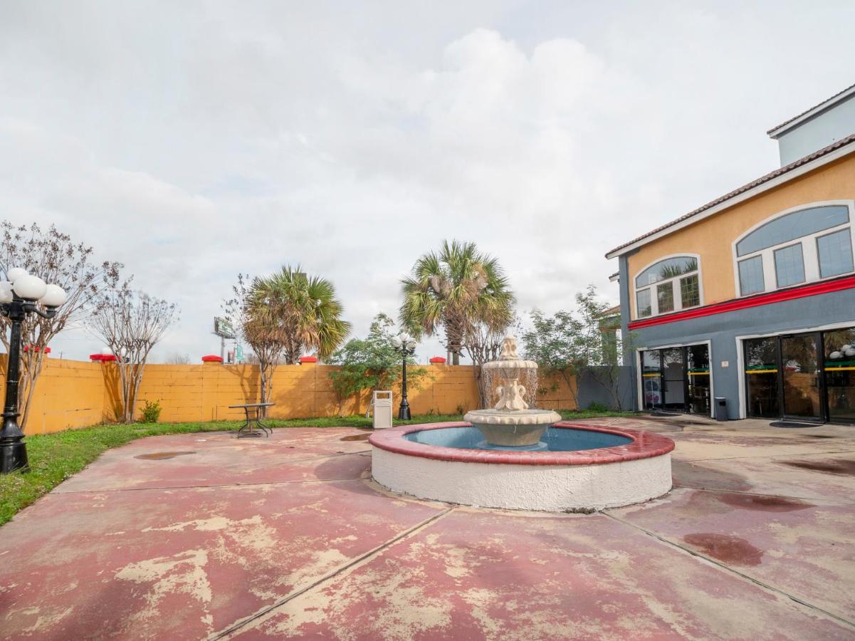 Hotel Baymont By Wyndham Houston North Extérieur photo