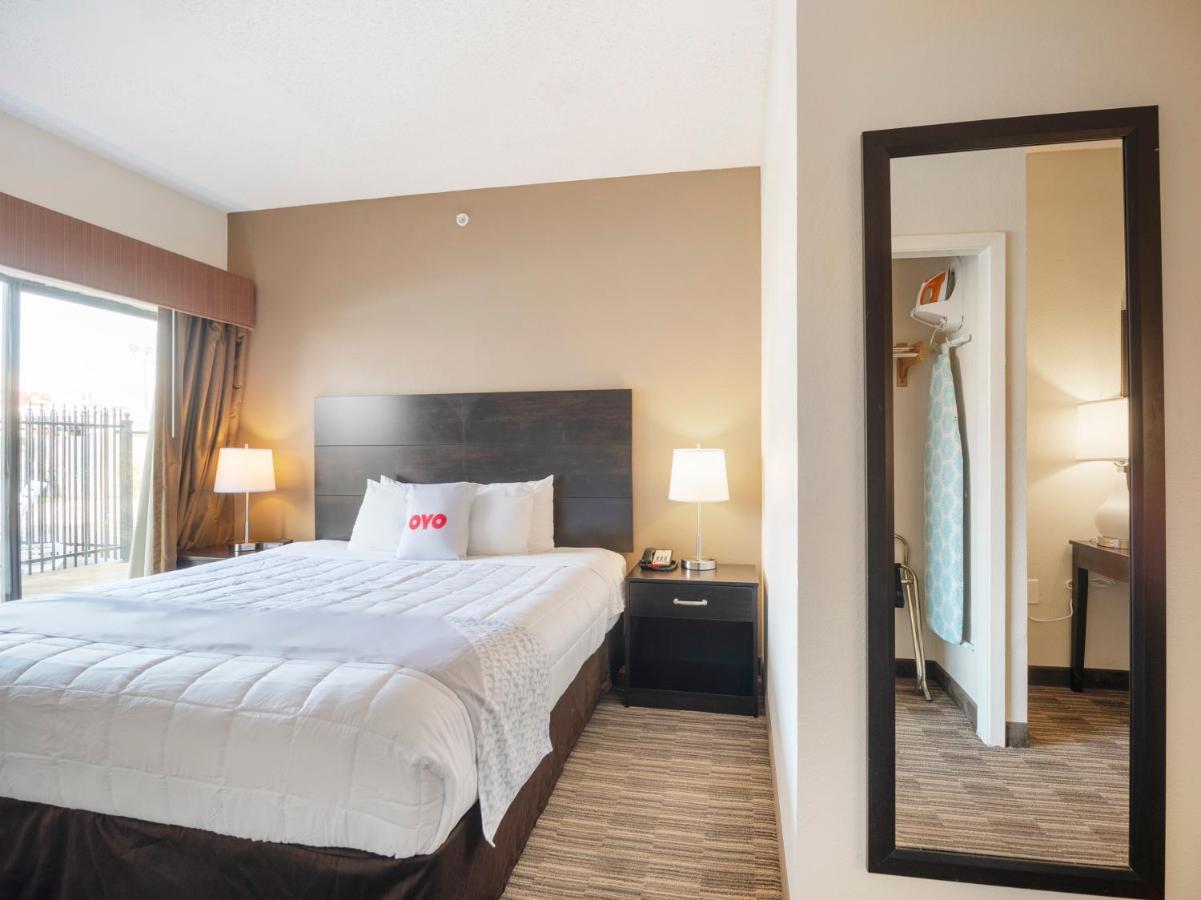 Hotel Baymont By Wyndham Houston North Extérieur photo
