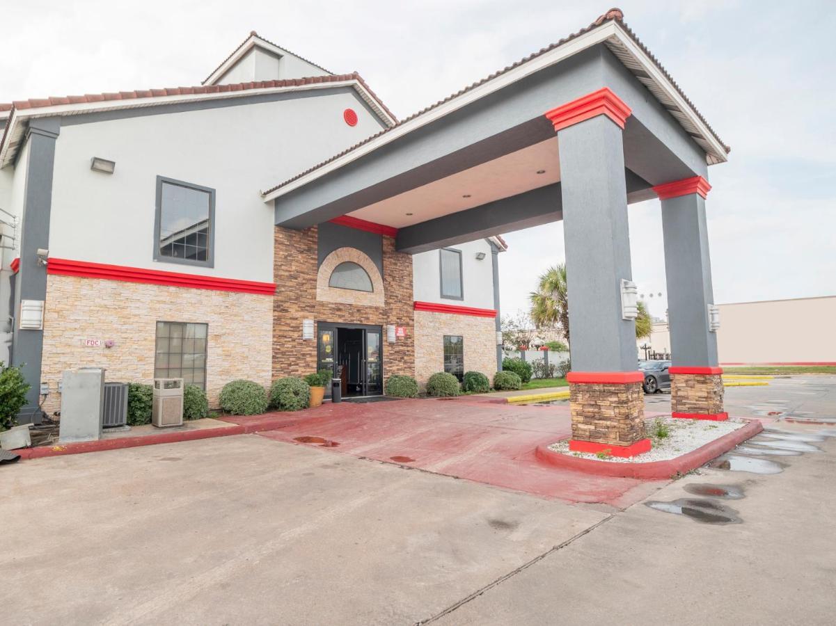 Hotel Baymont By Wyndham Houston North Extérieur photo