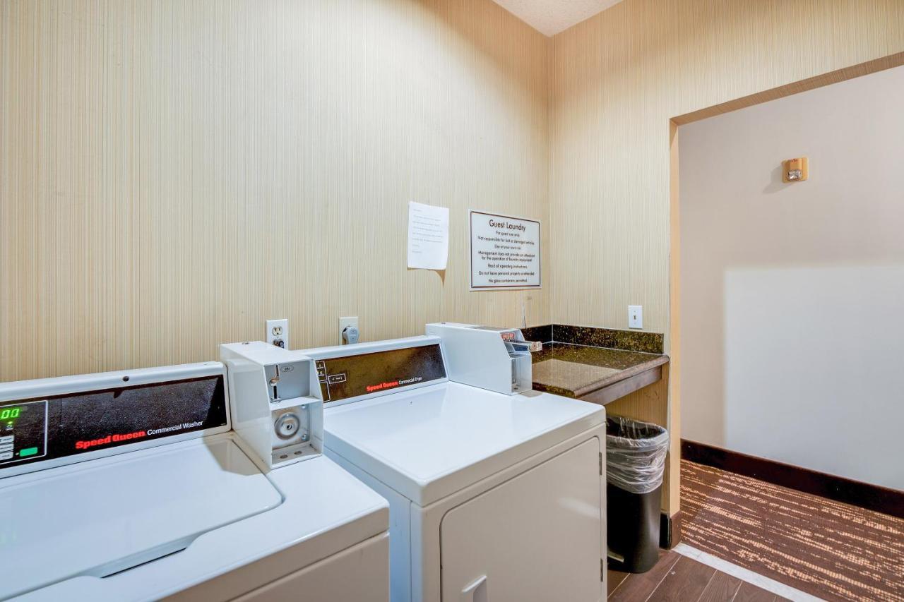 Hotel Baymont By Wyndham Houston North Extérieur photo